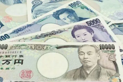 Yen Terjun Bebas ke Level Terendah 32 Tahun, Picu Kekhawatiran Investor