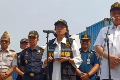 Sri Mulyani Bebaskan 26 Ribu Kontainer di Pelabuhan: Kebijakan yang Perlu Dikaji Lebih Lanjut