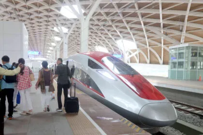 Libur Waisak Dorong Lonjakan Penumpang Whoosh, Bukti  Peran Penting Moda Transportasi Modern