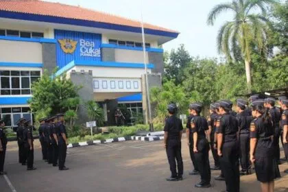 Penegakan Disiplin dan Transparansi: Sri Mulyani Copot Pejabat Bea Cukai Purwakarta