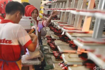Nestapa Buruh Pabrik Sepatu Bata (BATA): Hak Tergerus UU Cipta Kerja, Di Antara Jeratan Rugi dan Perlindungan Buruh