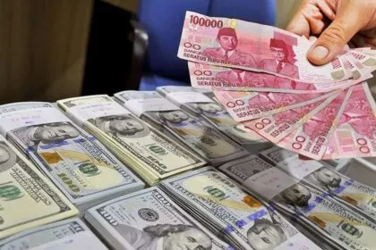 Rupiah Jatuh ke Rp16.100 per Dolar AS