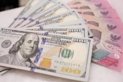 Rupiah Menguat Terhadap Dolar AS, Ditopang Sentimen Positif: Pertanda Pemulihan Ekonomi Indonesia?