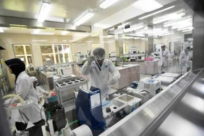 Manfaatkan Insentif Pajak, Pemerintah Dorong Industri Farmasi dan Alat Kesehatan Bangun Kemandirian Nasional