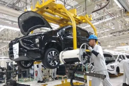 Penjualan Mobil Anjlok: Sinyal Bahaya Bagi Industri Otomotif di Tengah Badai Ekonomi?