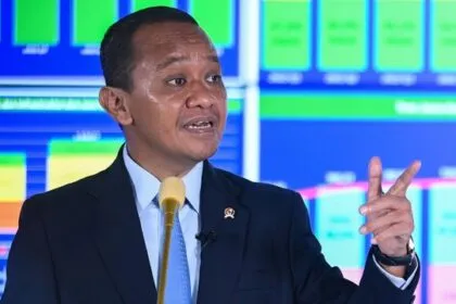 Bahlil Ungkap Fakta Investasi Starlink di Indonesia: Komitmen Rp30 Miliar dengan Tenaga Kerja Terbatas