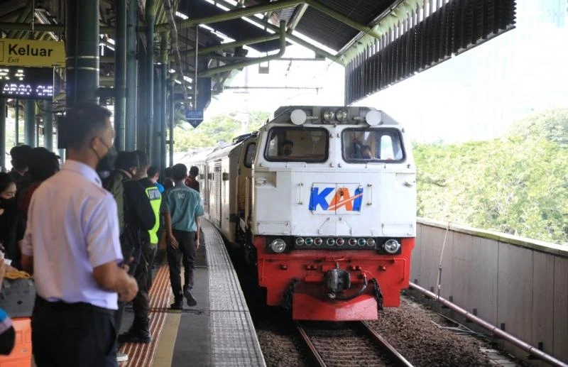 Kereta Api Bebas PPN: Kabar Gembira bagi Pengguna Transportasi Publik! (Ilustrasi)