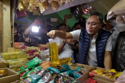 Mendag Zulhas Turun Langsung ke Pasar Kelapa Cilegon Menindaklanjuti Laporan Kenaikan Harga Pangan