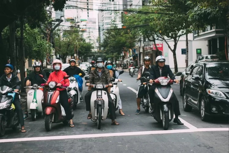 OJK Siapkan Aturan Asuransi Wajib Kendaraan Bermotor: Melindungi Diri dan Pengguna Jalan Lain (Ilustrasi)