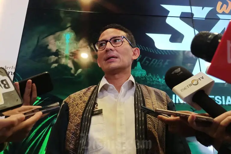 Sandiaga Targetkan Harga Tiket Pesawat Turun Sebelum Jokowi Lengser (Ilustrasi)